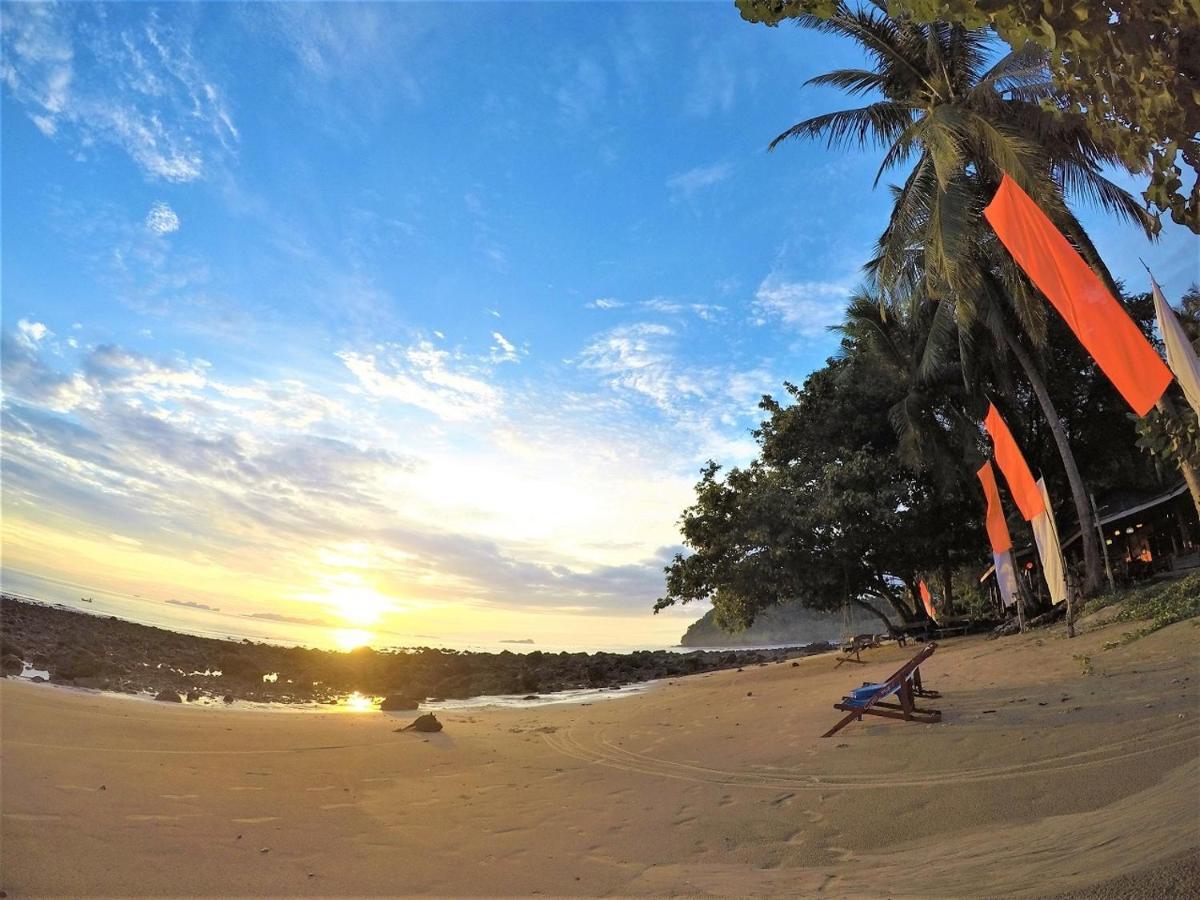 Koh Jum Coral Bay Resort Bagian luar foto