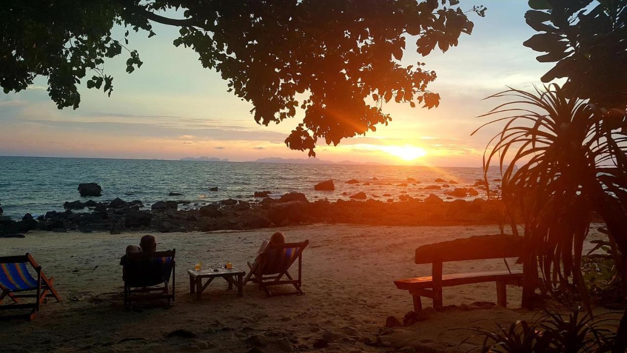 Koh Jum Coral Bay Resort Bagian luar foto